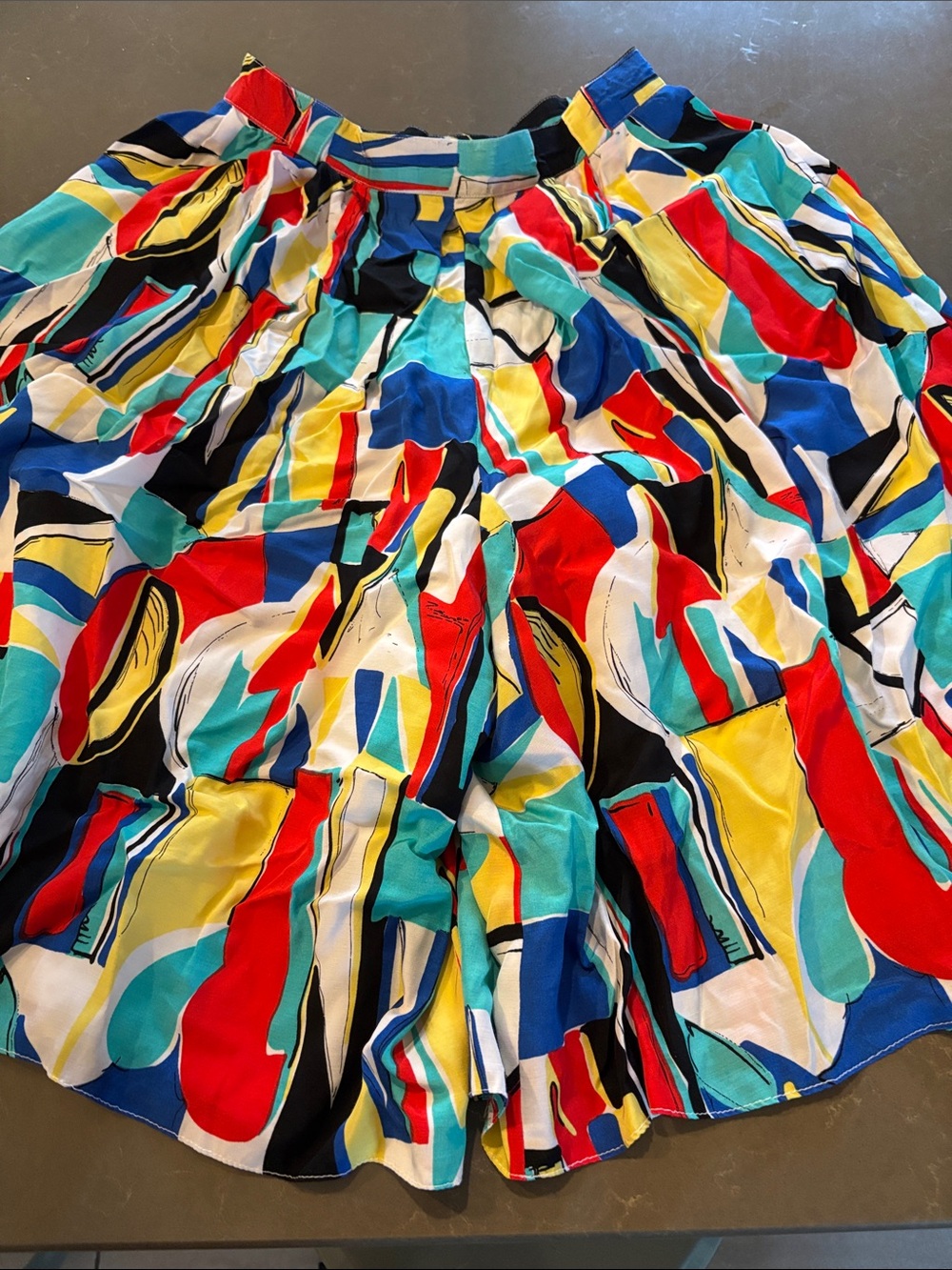 Vibrant Vintage Amsterdam Abstract Print Pleated Women's Skort - Multicolor